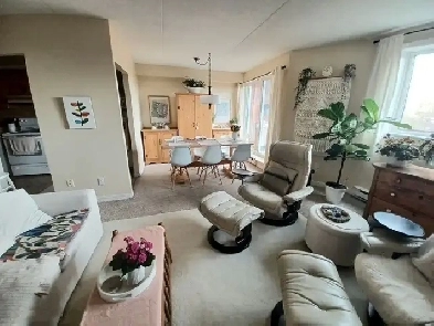 BOWMANVILLE 2 BEDROOM CONDO 1100 SQ FEET Image# 1