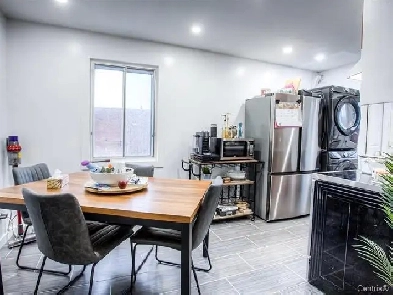 Bright corner 2-bed apartment near Thomas Chapais Park / Anjou! Image# 5