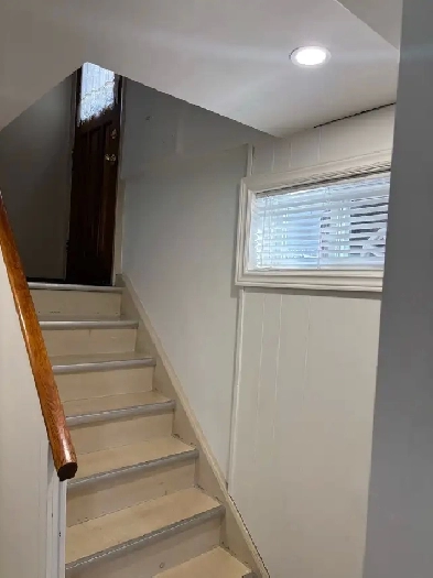 One bedroom basement apartment with separate entrance Image# 1