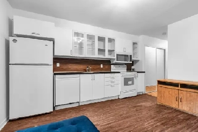 LOCATION!! - near canal, 2 BDR, new kitchen, appliances Image# 3
