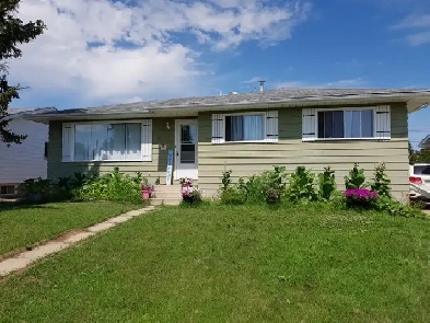 Redwater house for rent with basement suite! Huge yard   garage! Image# 5