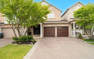 Designers Own Showpiece Home! Image# 1