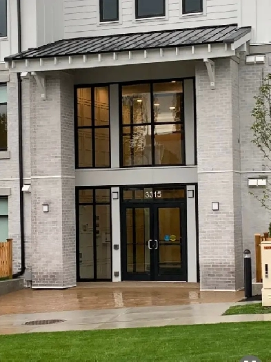 Spacious one bed one bath condo with view Image# 1