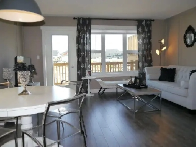 Like New 2 BR 2 Bath Townhouse in Leduc with A/C Image# 2