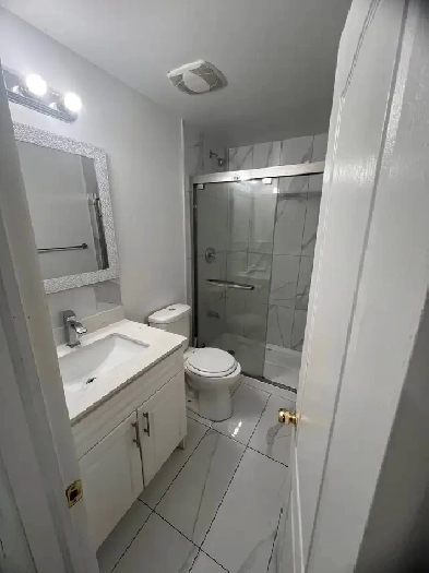 3 den bedroom legal basement Brampton/near nanaksar gudwara Image# 1