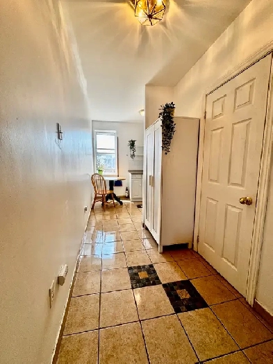 3 UPPER LEVEL ROOMS FOR RENT - HEART OF JUNCTION - WALKABLE Image# 4