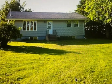 Cozy little house in Amherst head Near New Brunswick Border Image# 2