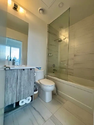 New Luxury Waterfront Downtown Condo Image# 9