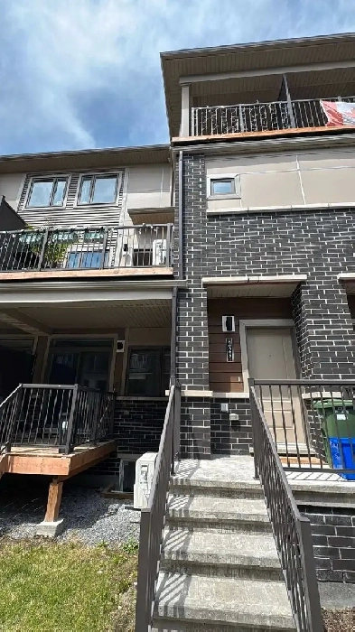 Town House For Rent 2 Bedroom 2 Full Bathtoom