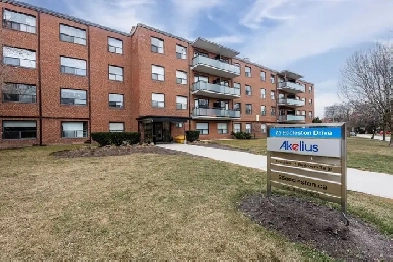 Bachelor unit Eglinton Ave E and Victoria Park - ID 819 Image# 8