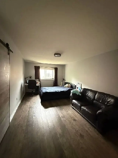 Spacious Master Bedroom with Ensuite Bathroom & Walk-In Closet Image# 1