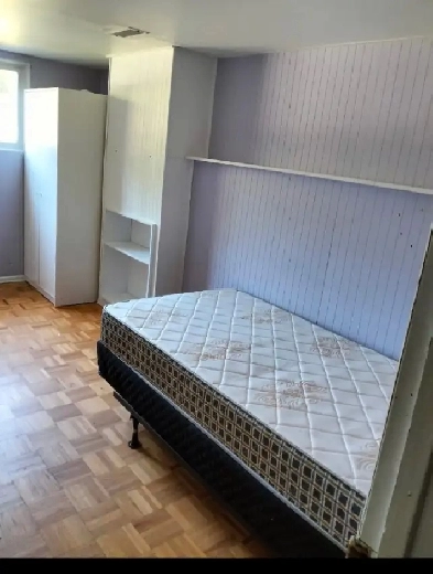 Private room available for rent in st.catharines .Close to Brock Image# 1