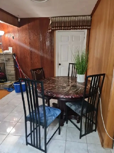 Sublet - Furnished Bedroom, 5 Min to UTSC, Utilities Included Image# 5