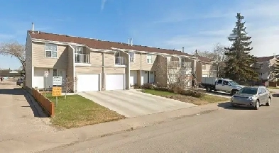 Townhouse for rent 2 bed 3 bath, garage & yard West end Belmead Image# 9
