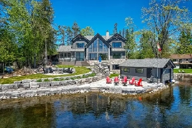 Stunning Executive Lakefront Home Image# 9