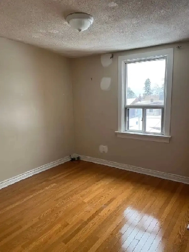 Cozy Rooms for Rent – St. Clair & Dufferin | $1100–$1200 Image# 3