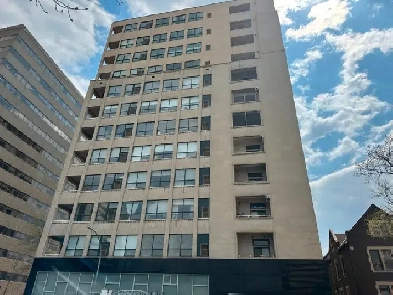 Spacious 938 SqFt Condo w/ 1bdrm   1 Den & Private Balcony! Image# 6