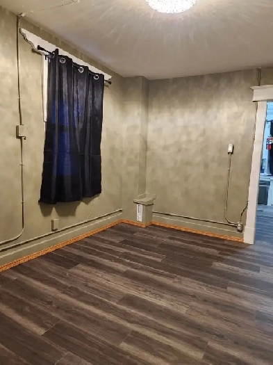 ONE (1) Bedroom unit in 4 plex available ASAP in E.K Image# 1