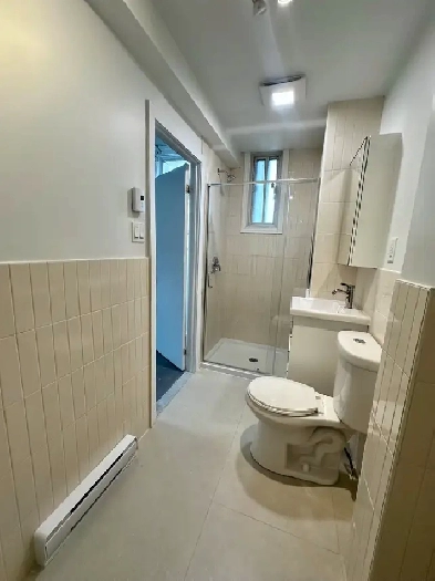 villeray renovated 1br   office w 2 balconies Image# 6