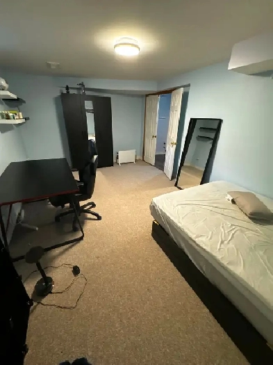 Room for sublet in London, Ontario. 1km away from Western Campus Image# 2