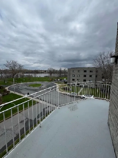 4 1/2 in Pierrefonds Image# 7