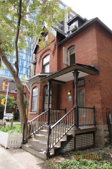 Beautiful large open concept 1 bedroom - downtown Ottawa Image# 1