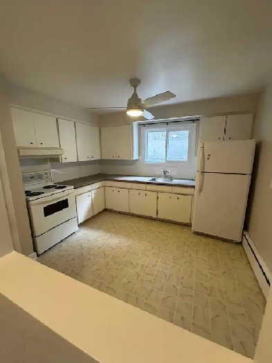 2 Bedroom updated unit - Close to downtown Image# 1