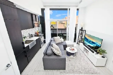 Rare 12-ft Ceilings | Luxury 1 Bed XO Condo in King West – $2000 Image# 11