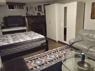 Room   full bathroom for rent- basement female only! Image# 8