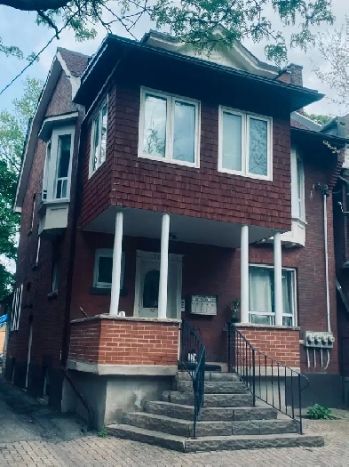 TORONTO, CLEAN UPSCALE FURNISHED ROOM FOR STUDENTS Image# 6