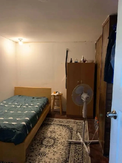 Room in Basement Next to Warden Subway Available Image# 5