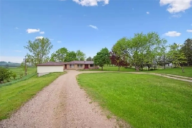 Sprawling Country Retreat on 2 Acres with 3400 Sqft Home Image# 10