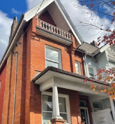 Private room for rent - Downtown Toronto Image# 1