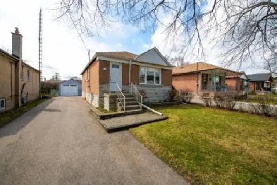 BRIGHT SPACIOUS RENOVATED 1 BEDROOM  DEN - ETOBICOKE Image# 4