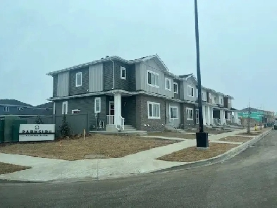 3 Bedroom House at Glenridding South Edmonton for Rent Image# 3