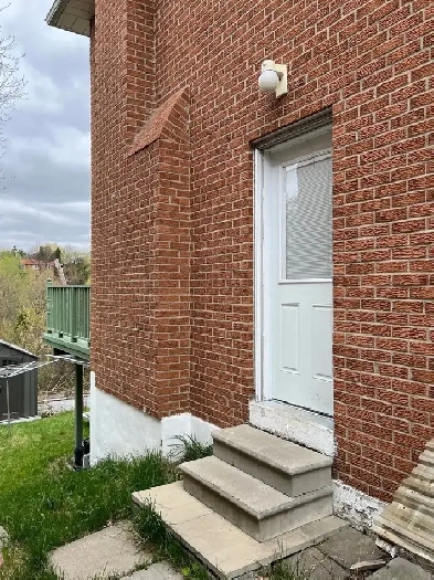 Cummer & Leslie house unit rent Image# 3