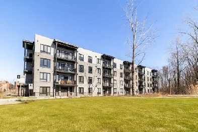 Central condo with forest view Image# 7