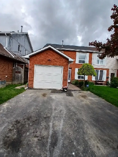 3 bedroom semi detached house available for rent in Brampton. Image# 1