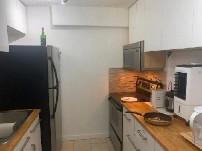 900$ priv. Room downtown core 12th av Beltline condo wash/dr Image# 1