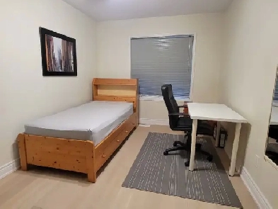 Room for Rent / North York / Subway Station