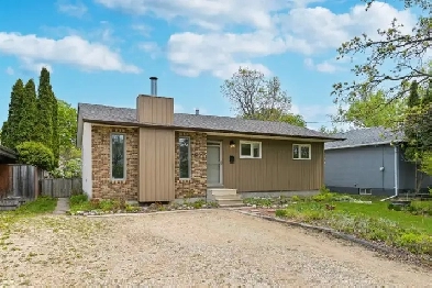 4 bedroom Charleswood home Image# 5