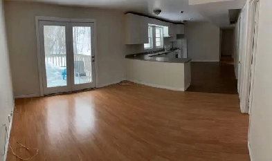 3 Bedroom Apt for Rent - 98 Creery Ave Image# 1