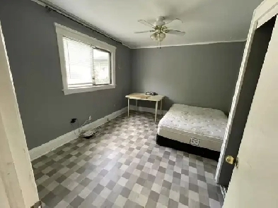 Bachelor Unit near UoW available for rent Aug. 1st Image# 1