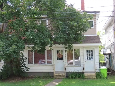 365 Wellington St. E Image# 2