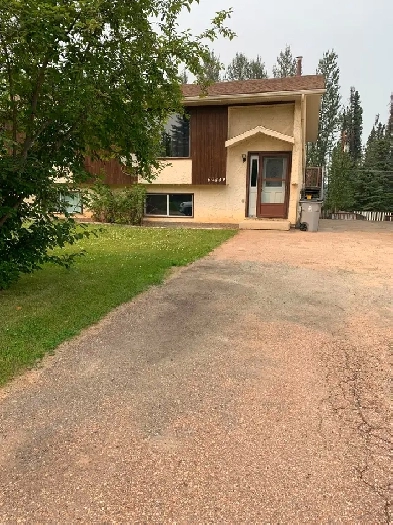 3 Bedroom, plus office, 2 bathroom Duplex for Rent in Edson. Image# 1
