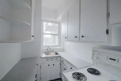 Westmount apartment with balcony, heating included - ID 1730 Image# 1