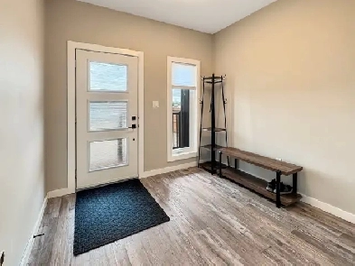 Stylish, Spacious, Single-Level! With Garage & Yard Image# 4