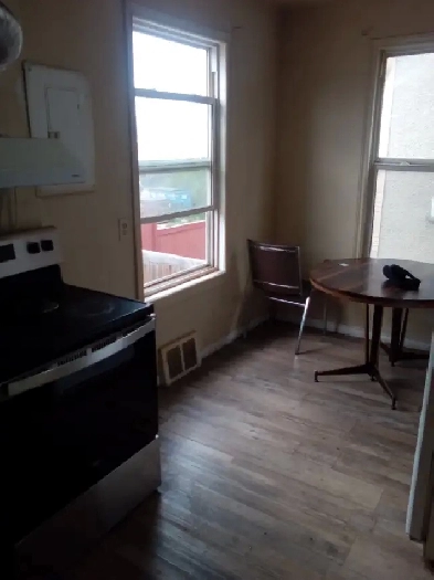 Short term room for rent June-oct 4th. $500/month Image# 1