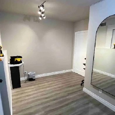 PRIVATE ROOM FOR RENT IN TIKTOK VIRAL SALON Image# 1