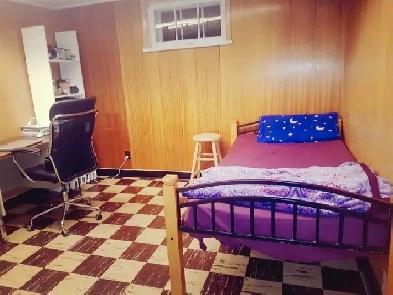 room for rent with vegetarian food Image# 1